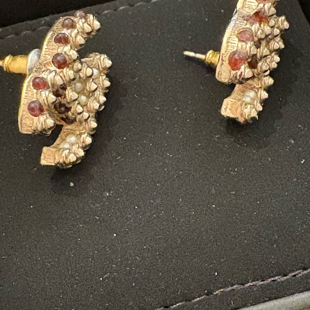 Vintage Chanel coco mark gold plated stud earring with faux pearls with box - Picture 12 of 12